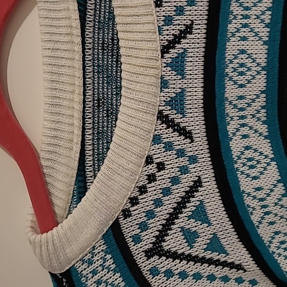 3/$27 Patterned knit crew sweater - Picture 4 of 4